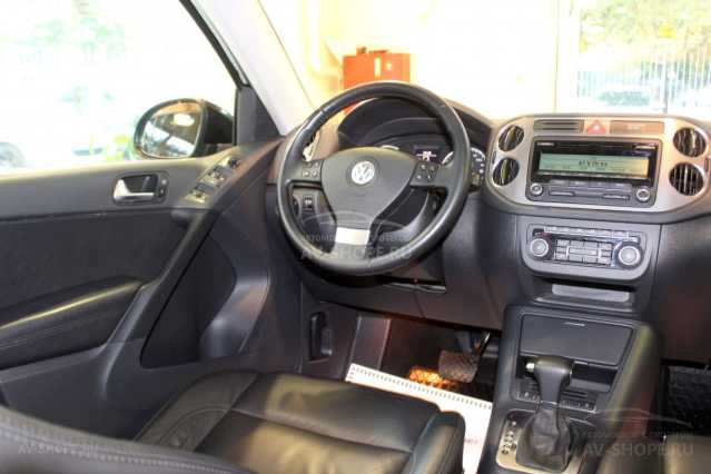 Volkswagen Tiguan 2.0i AT (170 л.с.) 2011 г.