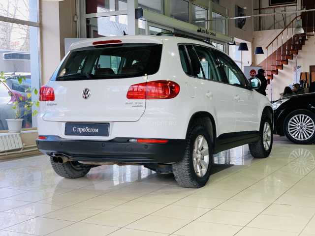 Volkswagen Tiguan 2.0i AT (200 л.с.) 2011 г.