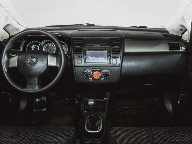 Nissan Tiida 1.6i MT (110 л.с.) 2011 г.