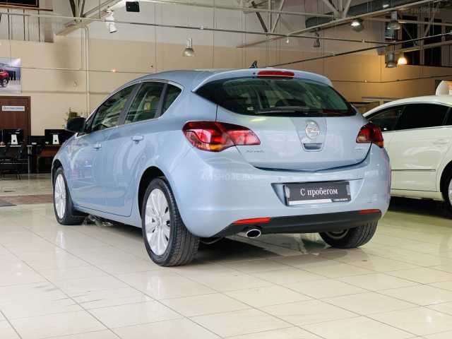Opel Astra 1.4i MT (140 л.с.) 2010 г.