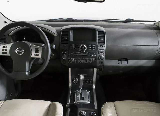 Nissan Pathfinder 2.5d AT (190 л.с.) 2012 г.