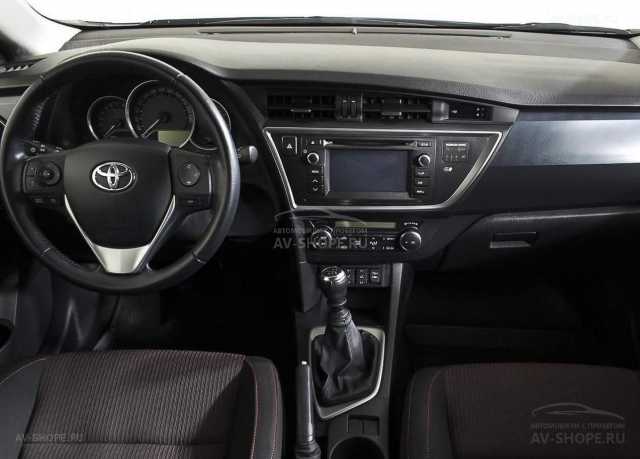 Toyota Auris 1.6i  MT (132 л.с.) 2013 г.